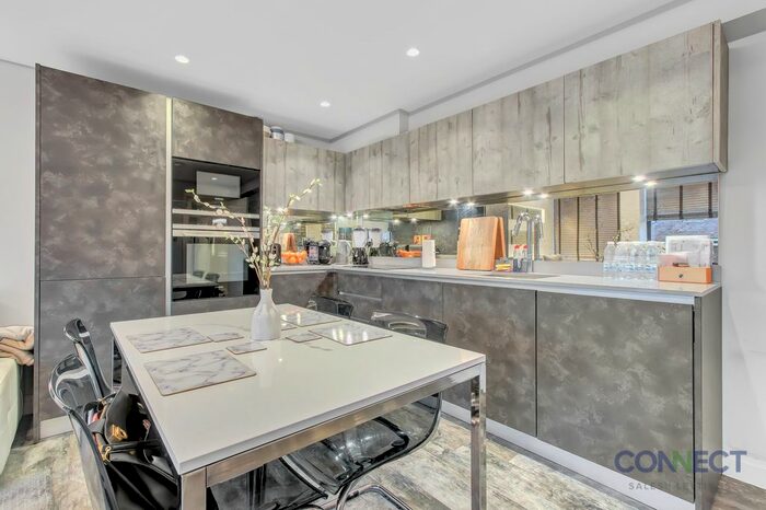 2 Bedroom Flat To Rent In Newby House, Chase Road, Southgate, N14