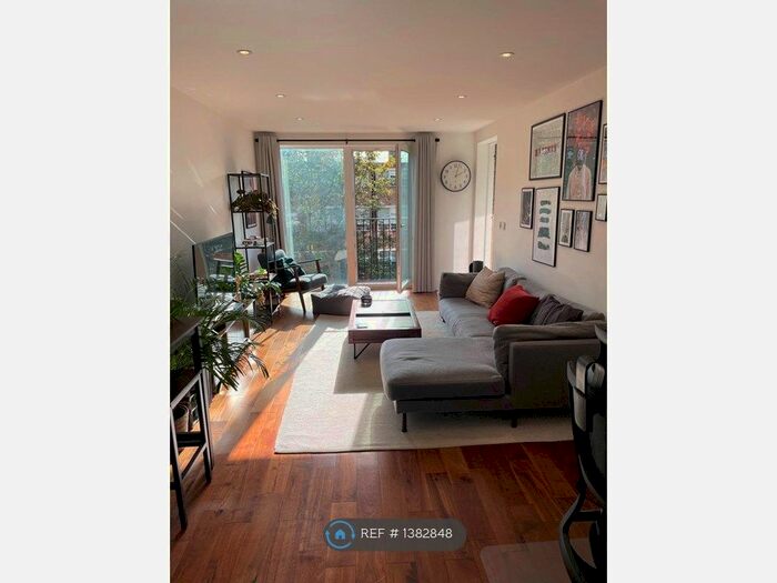 1 Bedroom Flat To Rent In Grand Canal Apartments, London, N1