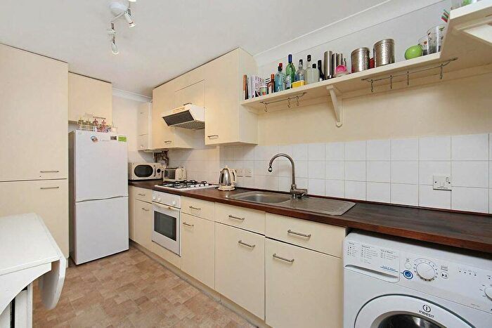 2 Bedroom Flat To Rent In Seven Sisters Road, Finsbury Park, London, N4