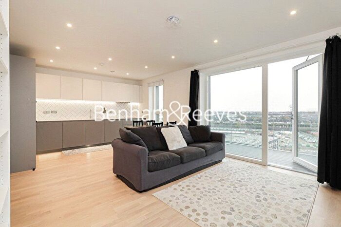 2 Bedroom Flat To Rent In Cedrus Avenue, Southall, UB1