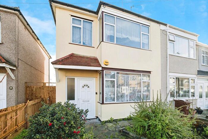 3 Bedroom End Of Terrace House For Sale In Tenterden Road, Dagenham, Essex, RM8