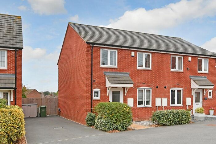 3 Bedroom Semi-Detached House For Sale In Caulfield Close, Chesterfield, Derbyshire, S41