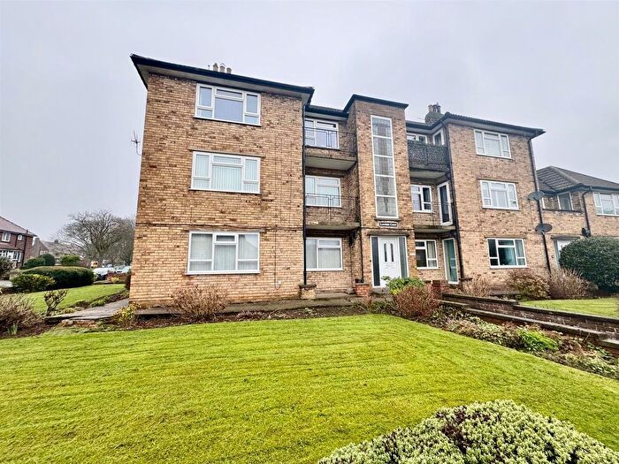 2 Bedroom Flat For Sale In Weydale Avenue, Scarborough, YO12