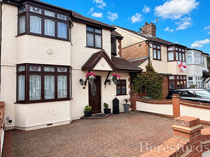 4 Bedroom Semi-Detached House For Sale In Gordon Avenue, Hornchurch, RM12