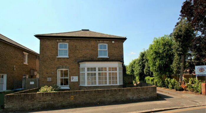 2 Bedroom Maisonette To Rent In Queens Road, Hersham Surrey KT12