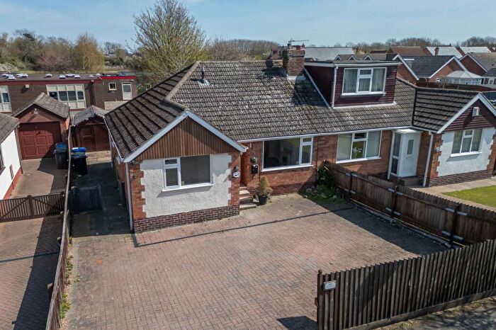 3 Bedroom Semi-Detached Bungalow For Sale In Enfield Avenue, New Waltham, Grimsby, DN36