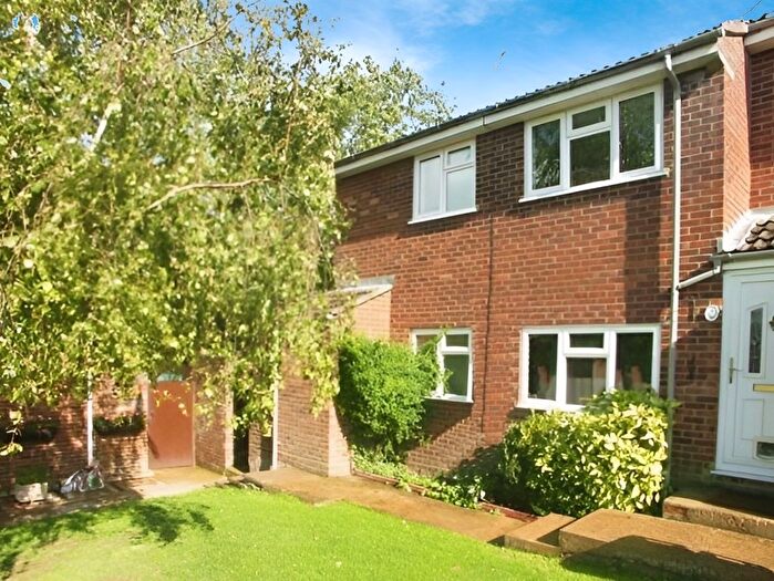 2 Bedroom Maisonette To Rent In Meadow Gardens, Buckingham, MK18