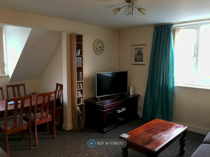 2 Bedroom Flat To Rent In Park Road, Timperley, Altrincham, WA15