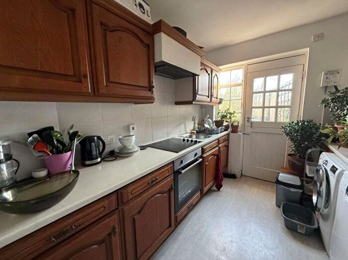 Studio To Rent In Market Place, London, NW11