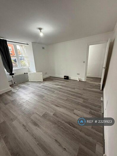2 Bedroom Flat To Rent In Claredon Road, London, E18