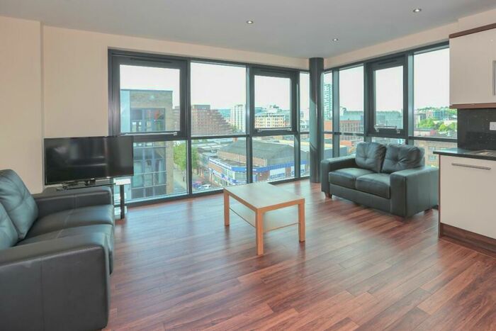 3 Bedroom Apartment To Rent In Apt Devonshire Point, S1