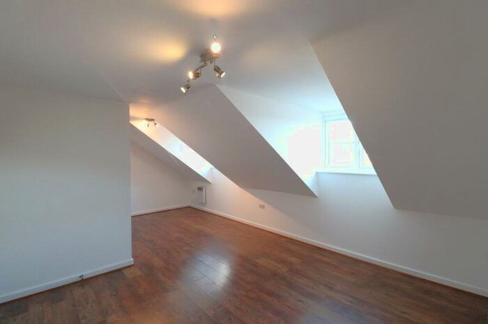 2 Bedroom Flat To Rent In Broadlands Court, Pudsey, West Yorkshire, LS28