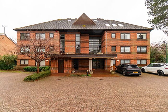 2 Bedroom Penthouse For Sale In Hawthorne Drive, Evington, LE5