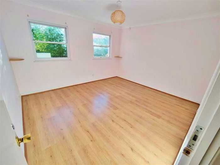 Flat To Rent In Broadway, Leigh On Sea, Essex, SS9