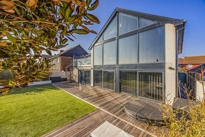 5 Bedroom Detached House For Sale In The Glasshouse Driftwood Gardens, Southsea, PO4