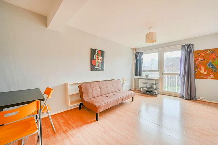 Studio To Rent In Rockley Court, Shepherd's Bush, London, W14