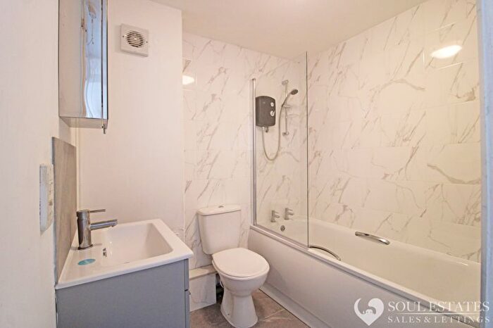 2 Bedroom Flat To Rent In Groveland Road, Tipton, DY4
