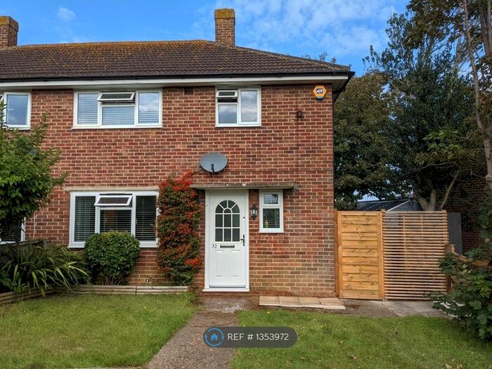 3 Bedroom Semi-Detached House To Rent In Northdown Close, Newhaven, BN9