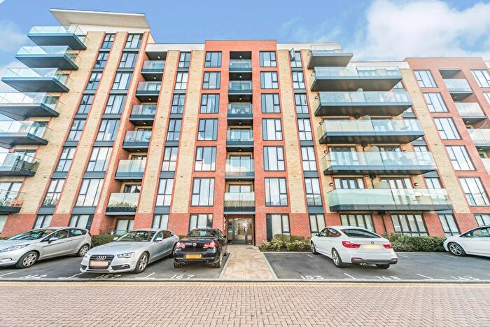 2 Bedroom Flat To Rent In Oscar Wilde Road, Reading, RG1