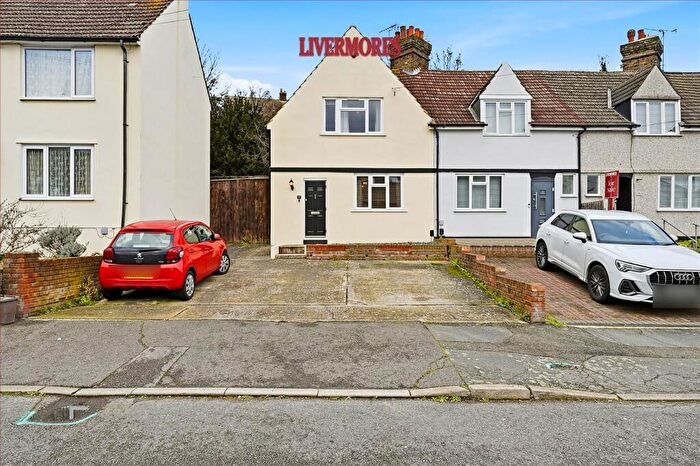 3 Bedroom End Of Terrace House For Sale In Green Walk, Crayford, Dartford, DA1