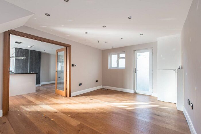 4 Bedroom Terraced House To Rent In Moat Crescent, Finchley, London, N3