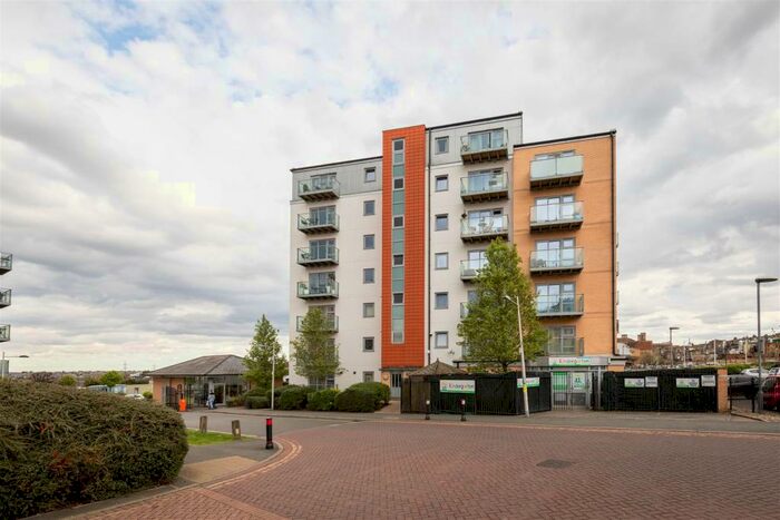 1 Bedroom Apartment To Rent In Queen Mary Avenue, South Woodford, E18