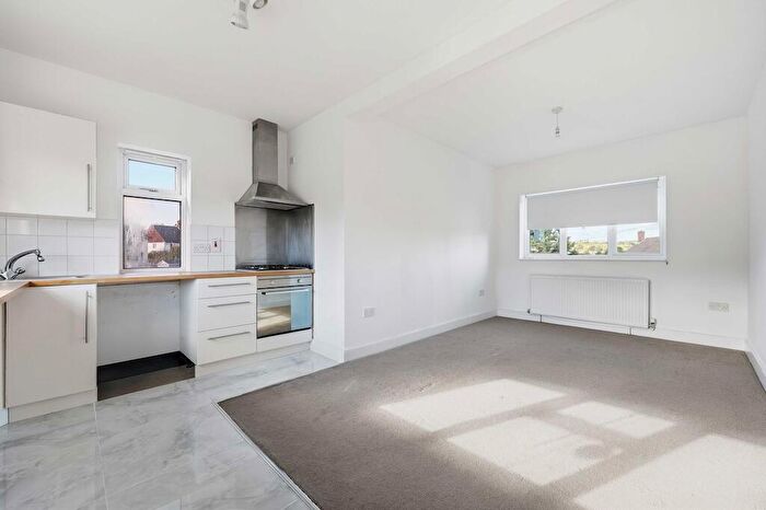 3 Bedroom Maisonette To Rent In Paley Gardens, Loughton, IG10