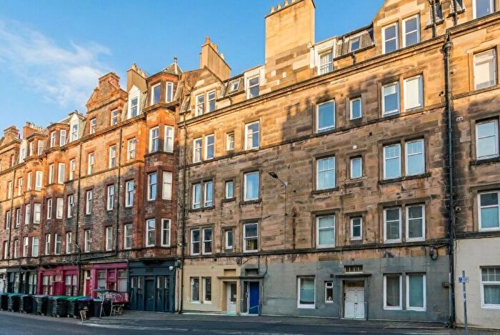 1 Bedroom Flat For Sale In St Peters Place, Edinburgh, EH3