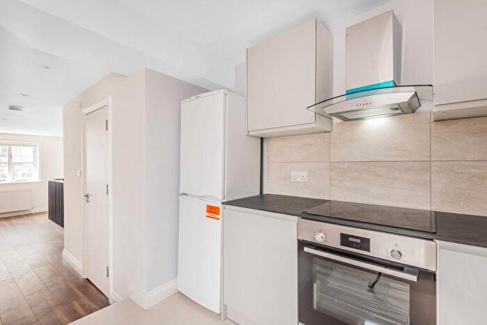 1 Bedroom Flat To Rent In A High Street, High Barnet, EN5