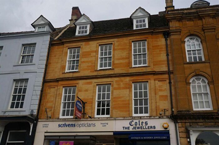 2 Bedroom Flat To Rent In Albion Street, Chipping Norton, OX7