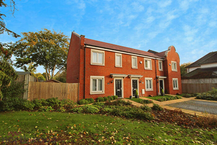 3 Bedroom End Of Terrace House To Rent In Coates Lane, High Wycombe, HP13