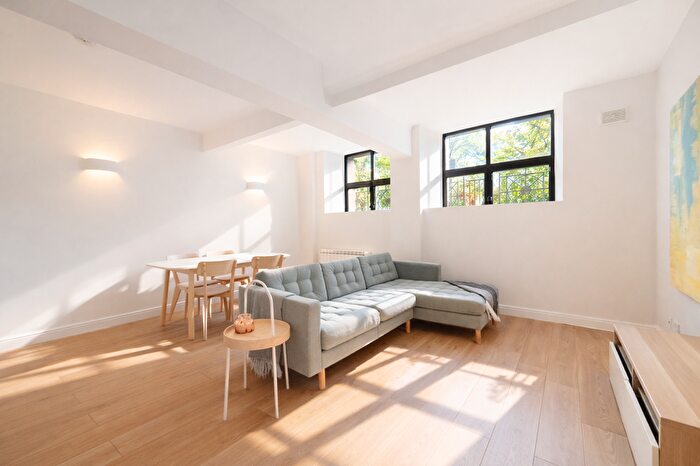1 Bedroom Flat For Sale In The Beaux Arts Building, - Manor Gardens, London, N7