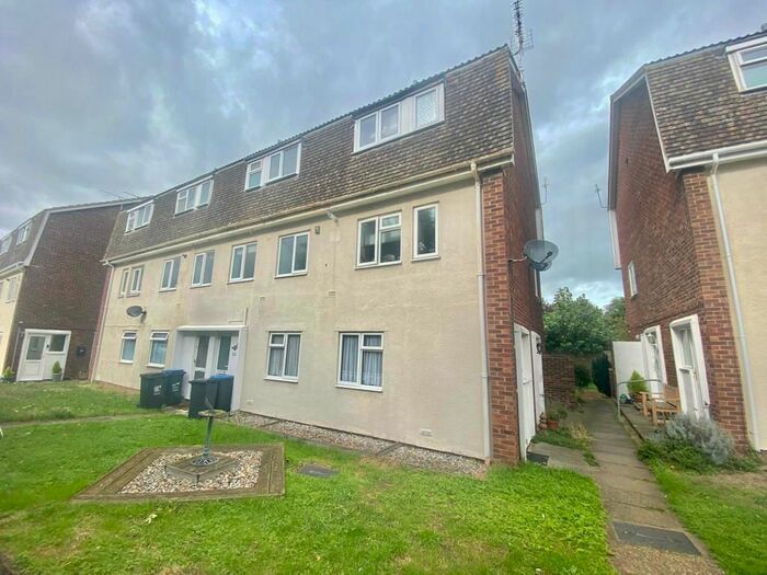2 Bedroom Maisonette To Rent In Woodford Court, Birchington, CT7