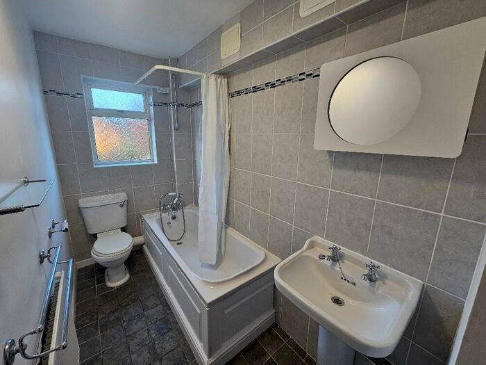 2 Bedroom Terraced House To Rent In Bath Road, OX16