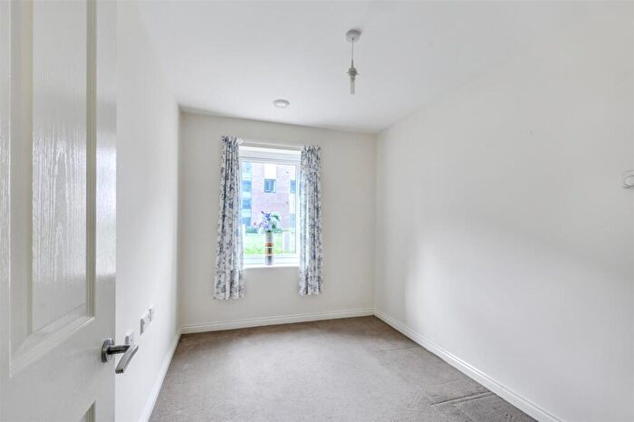 2 Bedroom Apartment For Sale In Tamworth Road, Long Eaton, NG10