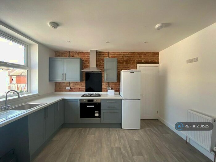 1 Bedroom Flat To Rent In Clive Road, Portsmouth, PO1