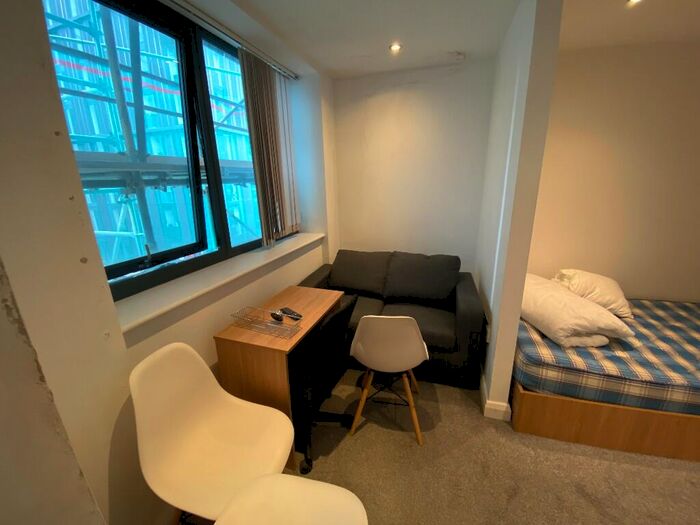 Studio To Rent In Bracken House, Charles Street, Manchester, Greater Manchester, M1