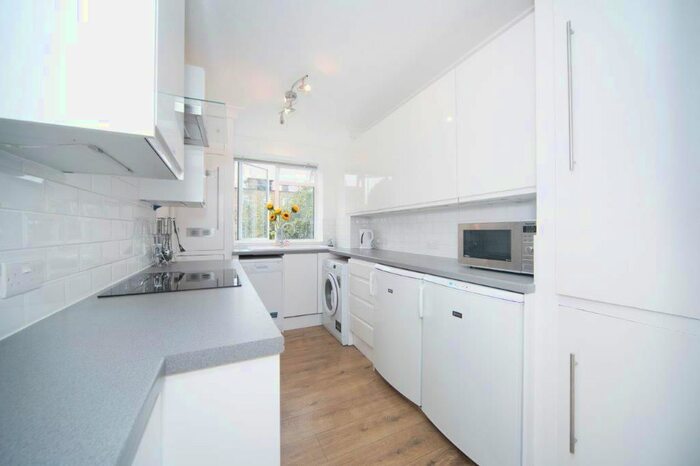 3 Bedroom Flat To Rent In Southgate Court, Southgate Road, De Beauvoir Town, N1