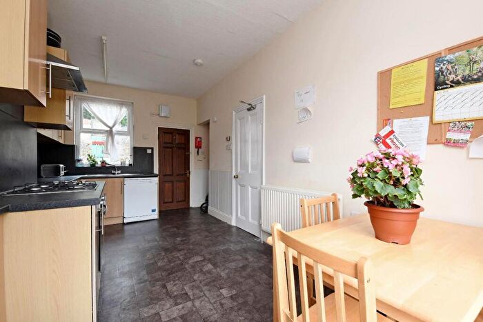 4 Bedroom House To Rent In Crookesmoor Road, Broomhill, S10