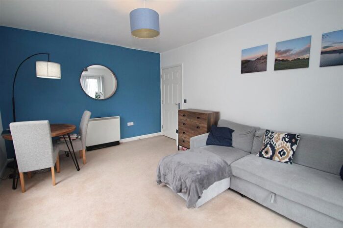 2 Bedroom Flat To Rent In Selden Hill, Hemel Hempstead, HP2