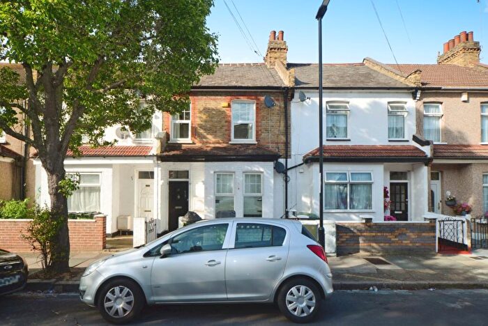 2 Bedroom Flat To Rent In Brookdene Road London, SE18