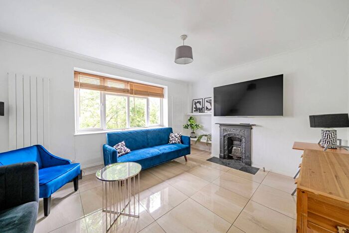 2 Bedroom Flat To Rent In Broadhurst Gardens, South Hampstead, London, NW6