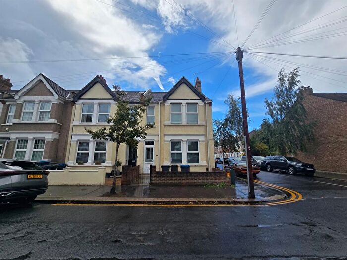 4 Bedroom End Of Terrace House To Rent In Beckford Road, Croydon, CR0