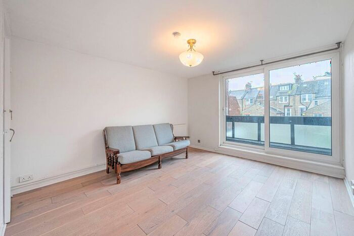 3 Bedroom Flat To Rent In Dyne Road, Brondesbury, London, NW6