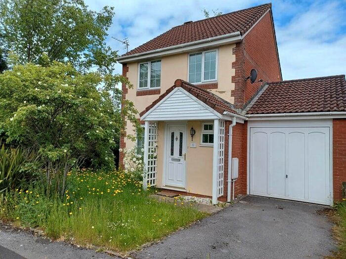 3 Bedroom Detached House To Rent In Camellia Drive, BA12