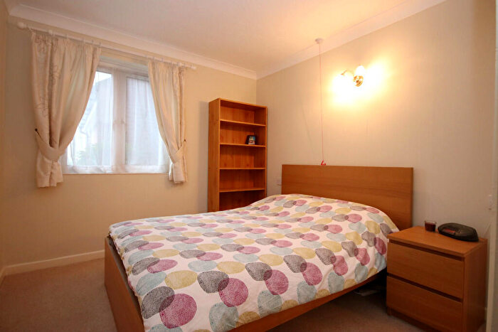 2 Bedroom Flat For Sale In Danestream Court, Milford On Sea, SO41
