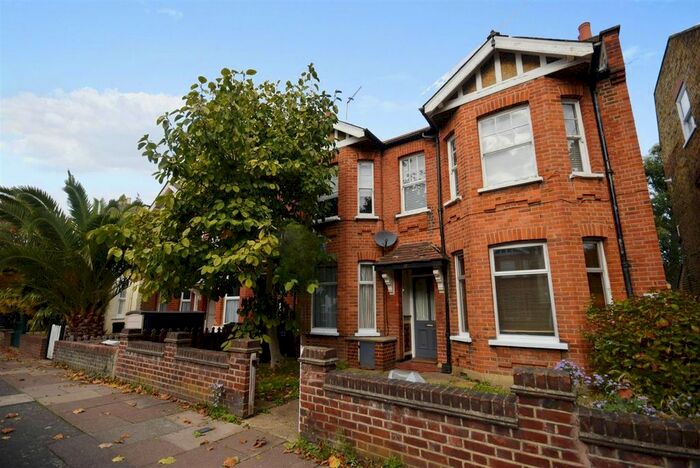 2 Bedroom Flat To Rent In Cromwell Road, London, SW19