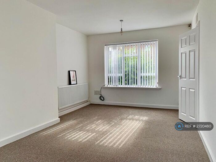 3 Bedroom Semi Detached House To Rent In Hayles Close, Nottingham, NG5