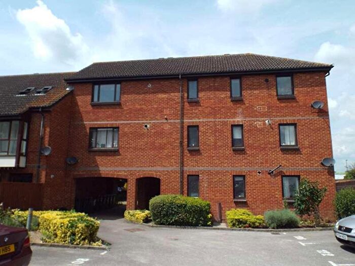 1 Bedroom Flat To Rent In Farriers Road, Epsom, KT17