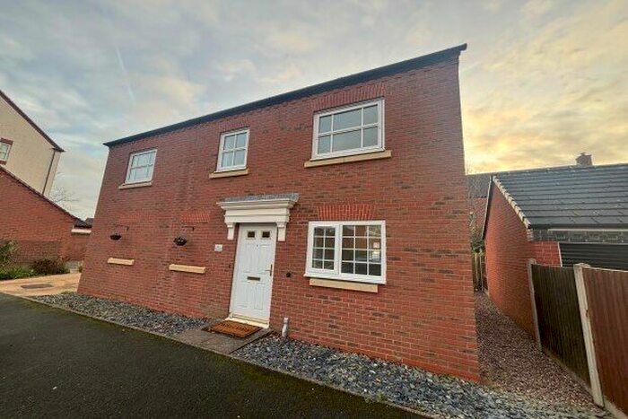 3 Bedroom Flat To Rent In Maddocke Walk, Lichfield, WS13